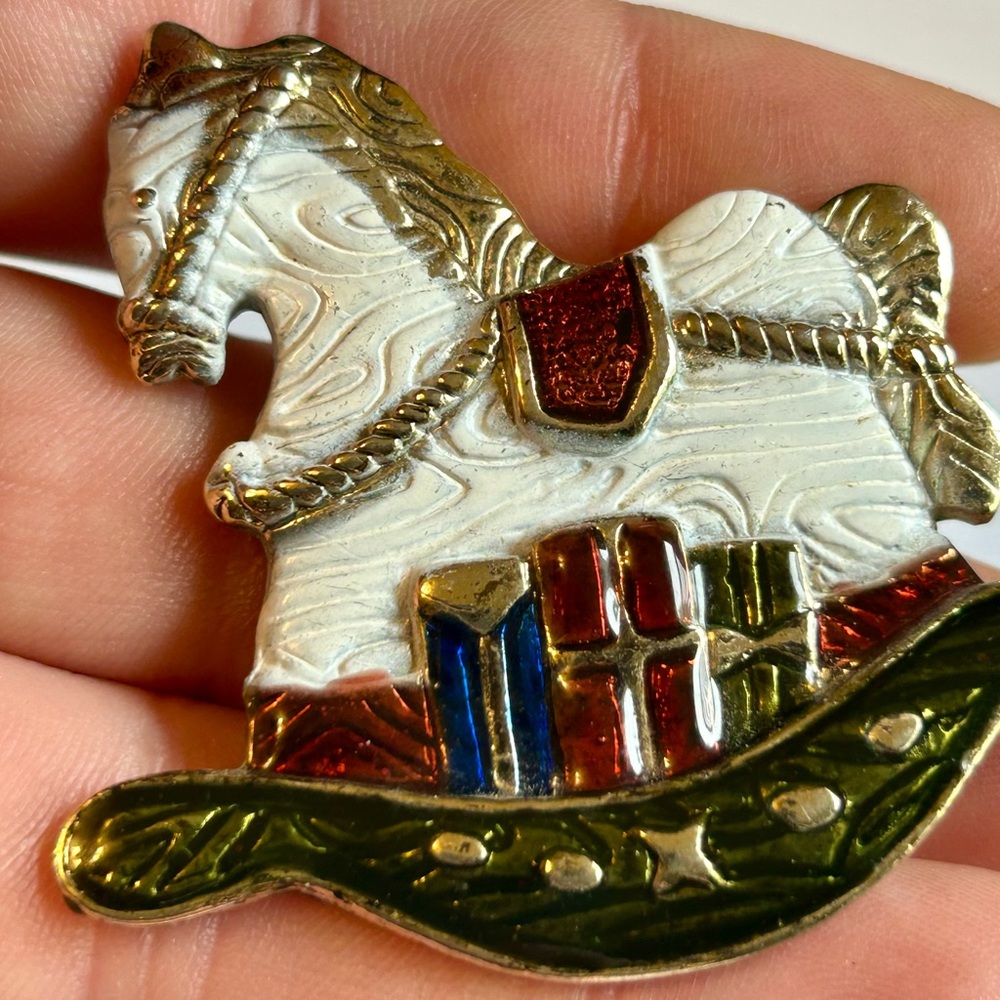 Vintage Rocking Horse Christmas Brooch Signed LF Gold Tone Enamel Holiday Pin - Picture 4 of 6